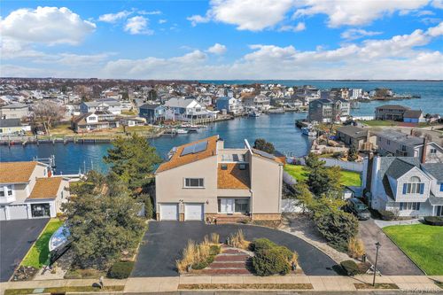 49 Dolphin Ln E, Copiague, NY, 11726-5415 | Card Image