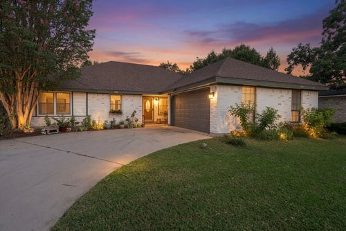 308 Susana Dr, Georgetown, TX, 78628-8738 | Card Image