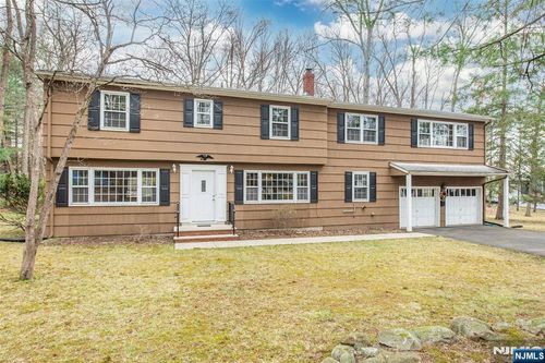 11 Summit Ave, Montvale, NJ, 07645-1211 | Card Image