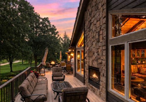 2890 Autumn Woods Dr, Chaska, MN, 55318-1145 | Card Image