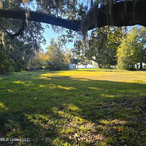 704 Washington Ave, Pascagoula, MS, 39567-7245 | Card Image