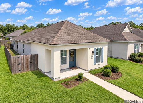 7631 W Pelican Lakes Ave, Baton Rouge, LA, 70820-5322 | Card Image