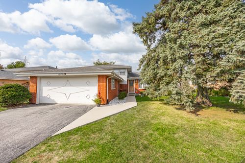 10624 S Michael Dr, Palos Hills, IL, 60465-1909 | Card Image