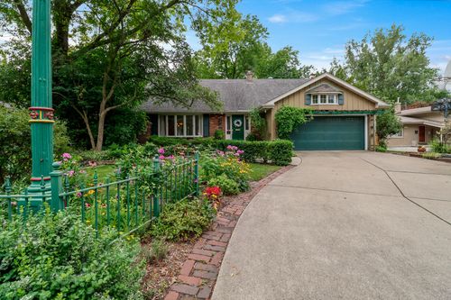 1322 Fisher St, Munster, IN, 46321-2633 | Card Image