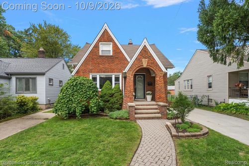 333 Maplehurst St, Ferndale, MI, 48220-1374 | Card Image