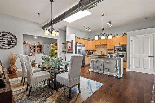 503-612 Central St, Kansas City, MO, 64105-1625 | Card Image