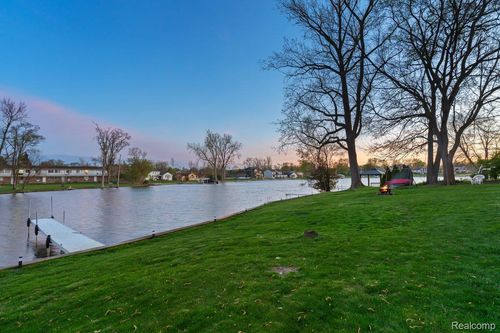 1425 Shankin Dr, Wolverine Lake, MI, 48390-2439 | Card Image