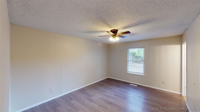 8913 92 Nd Pl, House other with 3 bedrooms, 2 bathrooms and null parking in Tulsa OK | Image 6