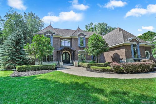 2707 Turtle Lake Dr, Bloomfield Hills, MI, 48302-0767 | Card Image
