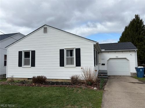 894 S Main St, Amherst, OH, 44001-2118 | Card Image