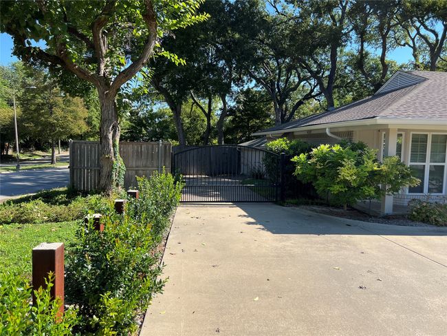 6694 Yosemite Ln, House other with 2 bedrooms, 2 bathrooms and null parking in Dallas TX | Image 6