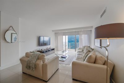 19G - 1950 S Ocean Dr, Condo with 2 bedrooms, 2 bathrooms and null parking in Hallandale Beach FL | Image 3