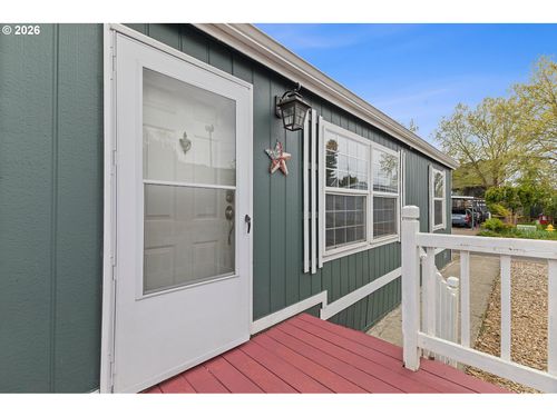 81-8300 Ne Quatama St, Hillsboro, OR, 97006-1525 | Card Image