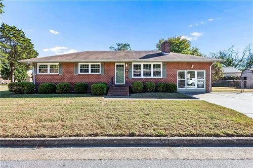 819 Sharpley Ave, Hampton, VA, 23666-2818 | Card Image