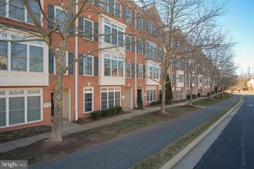 821-4610 Battenburg Ln, FAIRFAX, VA, 22030-6266 | Card Image