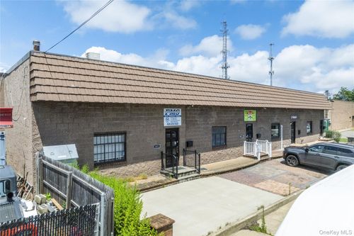 421 Broadway, Babylon, NY, 11704-5661 | Card Image