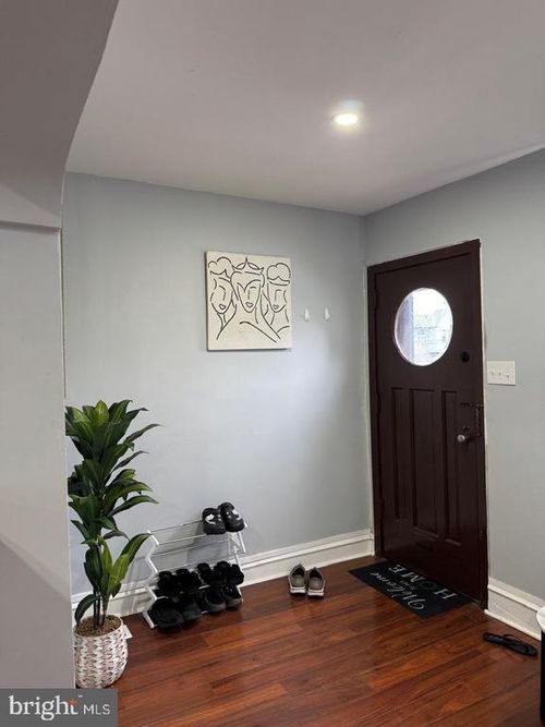 6407 Dicks Ave, PHILADELPHIA, PA, 19142-3018 | Card Image