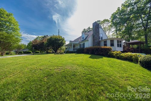 132 Serenity Cir, Hendersonville, NC, 28792-9145 | Card Image