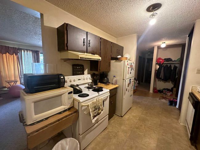 212 - 7801 98 Street, Home with 2 bedrooms, 1 bathrooms and 1 parking in Peace River AB | Image 3