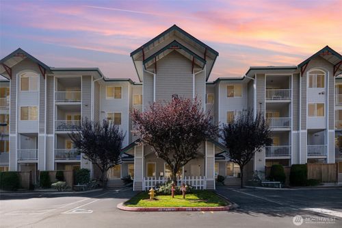 c-13301 Se 79th Pl, Newcastle, WA, 98059-3233 | Card Image