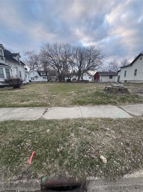 68 Lake St, Pontiac, MI, 48341-2122 | Card Image