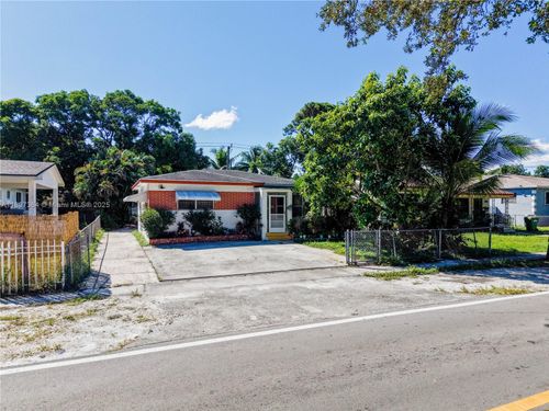 1140 Nw 127th St, North Miami, FL, 33168-6523 | Card Image