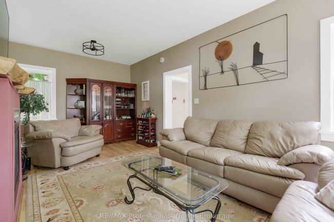 550 Wagner St, House other with 3 bedrooms, 3 bathrooms and 4 parking in Gravenhurst ON | Image 30