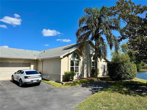 801 Silverthorn Ln, SUN CITY CENTER, FL, 33573-6767 | Card Image
