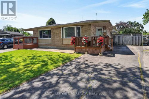 4451 Meadowvale Drive, Niagara Falls (Morrison), ON, L2E5W8 | Card Image