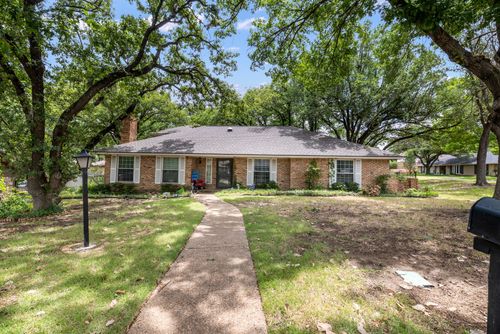 1707 Woodridge Circle, Arlington, TX, 76013 | Card Image