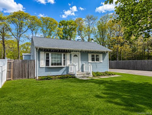 137 Baybright Dr E, Shirley, NY, 11967-4136 | Card Image