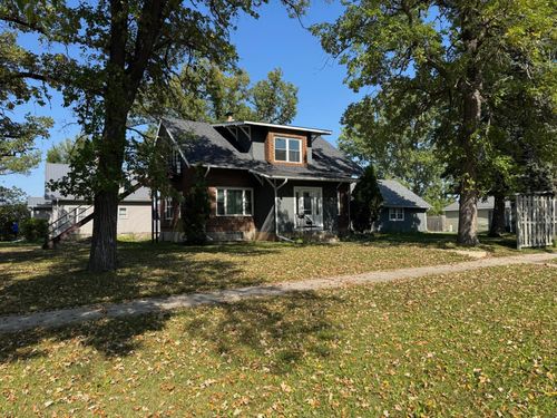 117 Zeh St W, Thief River Falls, MN, 56701-2841 | Card Image