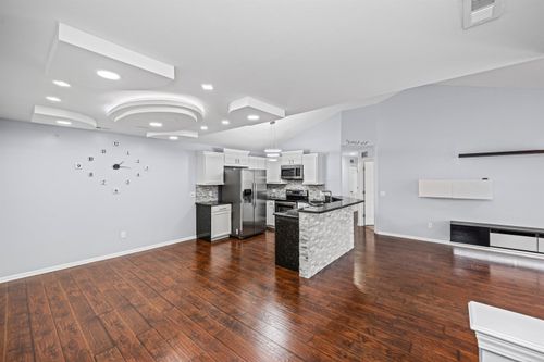 49143 W Woods Dr, Shelby Township, MI, 48317-1854 | Card Image