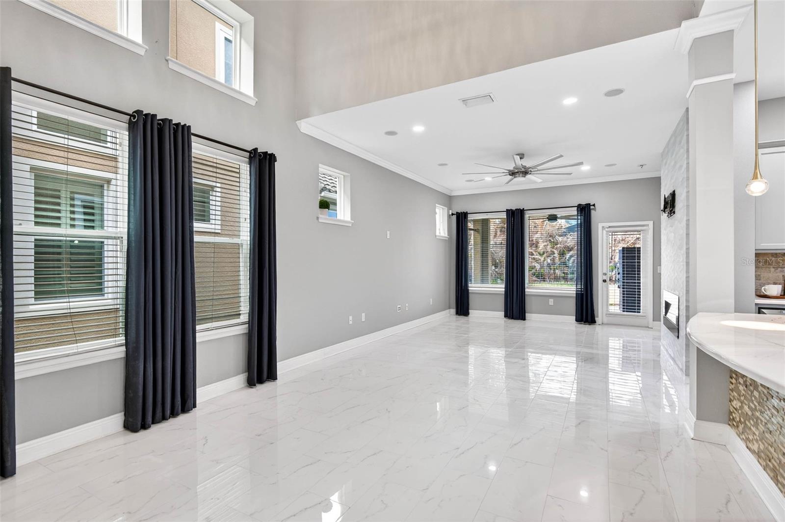 Residential Lease in LITHIA 4