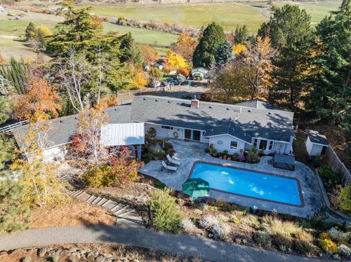 2820 David Ln, Medford, OR, 97504-9412 | Card Image