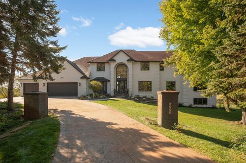 2555 Fox St, Wayzata, MN, 55391-9338 | Card Image