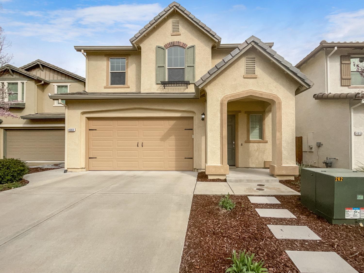 Lue Ln, Carmichael, CA 95608