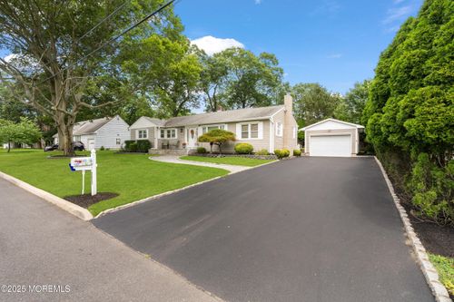 229 Delaware Ave, Oakhurst, NJ, 07755-1314 | Card Image