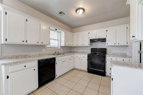 910 W Kyle Way, Mustang, OK, 73064-2156 | Card Image