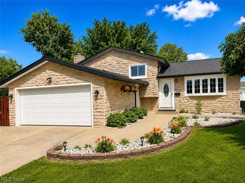 6444 Schaaf Dr, Brook Park, OH, 44142-3861 | Card Image