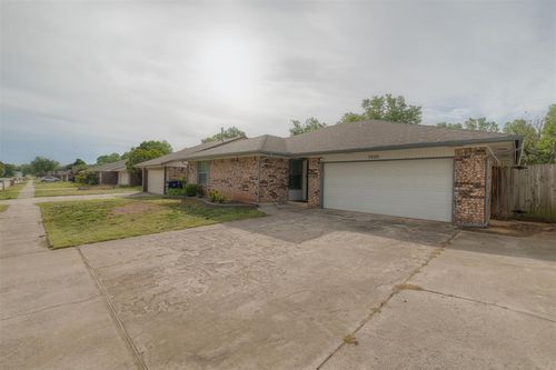 7400 Walnut Creek Dr, Oklahoma City, OK, 73142-2532 | Card Image