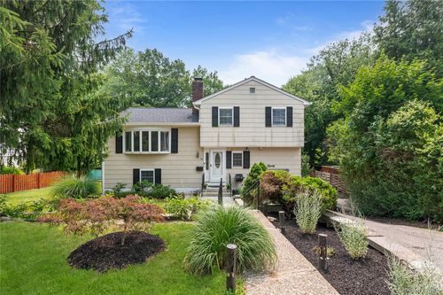 20 Walnut St, Tarrytown, NY, 10591-6215 | Card Image