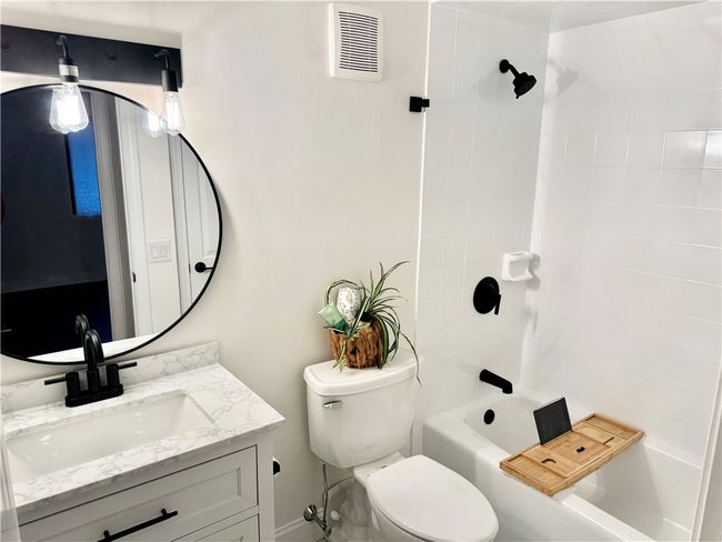 APT-7-202 - 650 E Greenwich Ave, Condo with 2 bedrooms, 2 bathrooms and 2 parking in West Warwick RI | Image 16