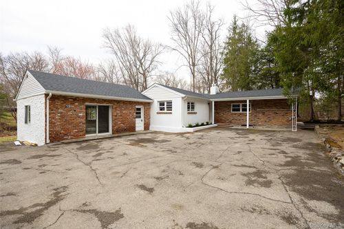 19 Creek Bend Rd, East Fishkill, NY, 12533-8115 | Card Image