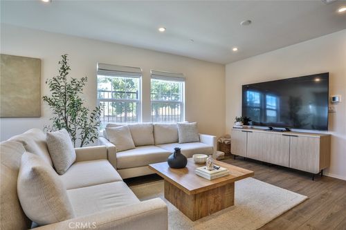 5-6932 Sierra Ave, Fontana, CA, 92336-1512 | Card Image