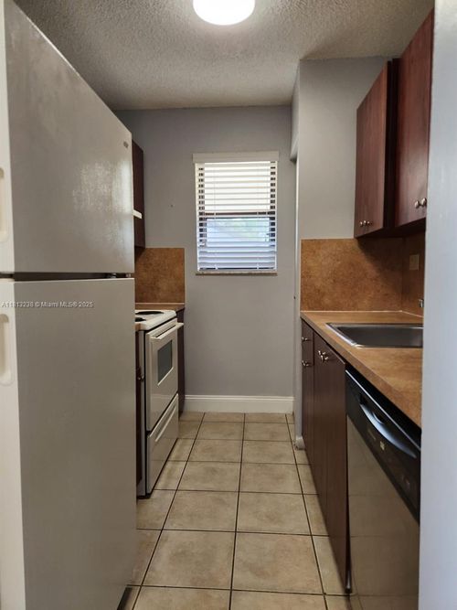 apt-206-7095 Nw 179th St, Hialeah, FL, 33015-5420 | Card Image