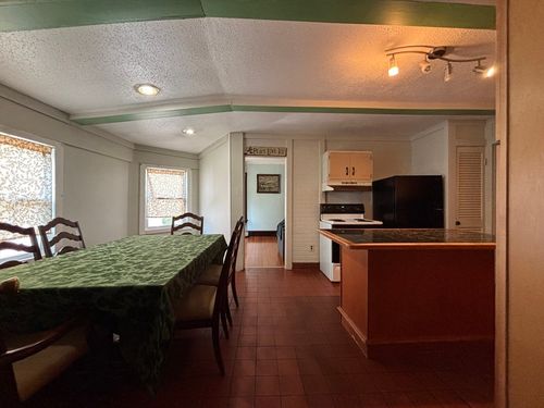 2-108 Brown Ave, Holyoke, MA, 01040-3553 | Card Image