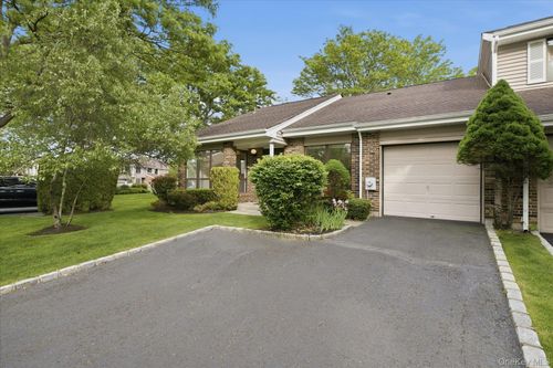 79 S Pond Ln, Smithtown, NY, 11787-5217 | Card Image