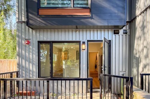 g22-2070 E 20th Ave, Vancouver, BC, V5N2L2 | Card Image