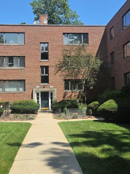 1-2611 Central St, Evanston, IL, 60201-6411 | Card Image